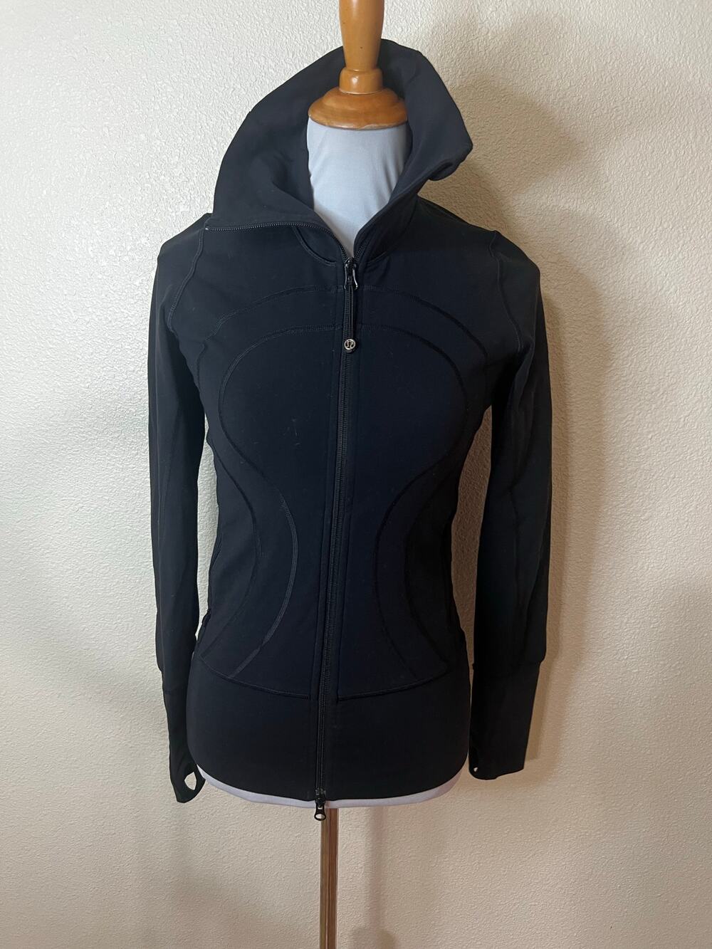 Lululemon In Stride Athletic Jacket thumbholes zipper zip black womens 4